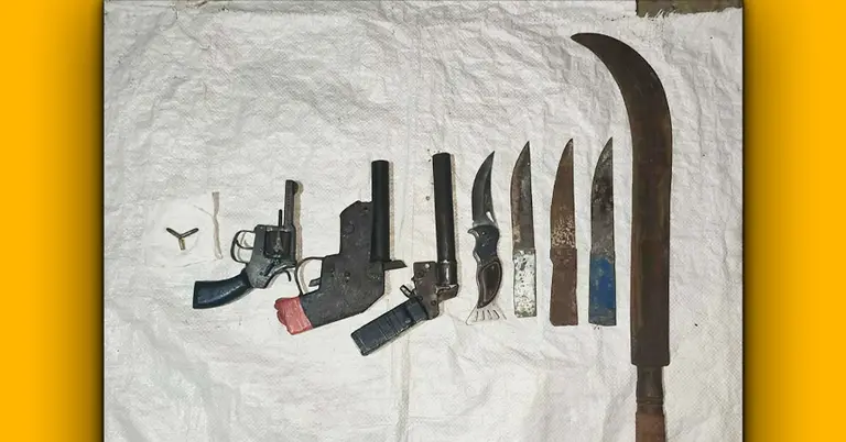 সেনা অভিযানে উদ্ধার হওয়া অস্ত্র